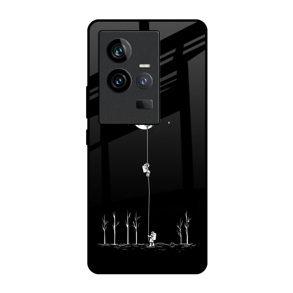 Catch the Moon iQOO 11 Glass Back Cover Online