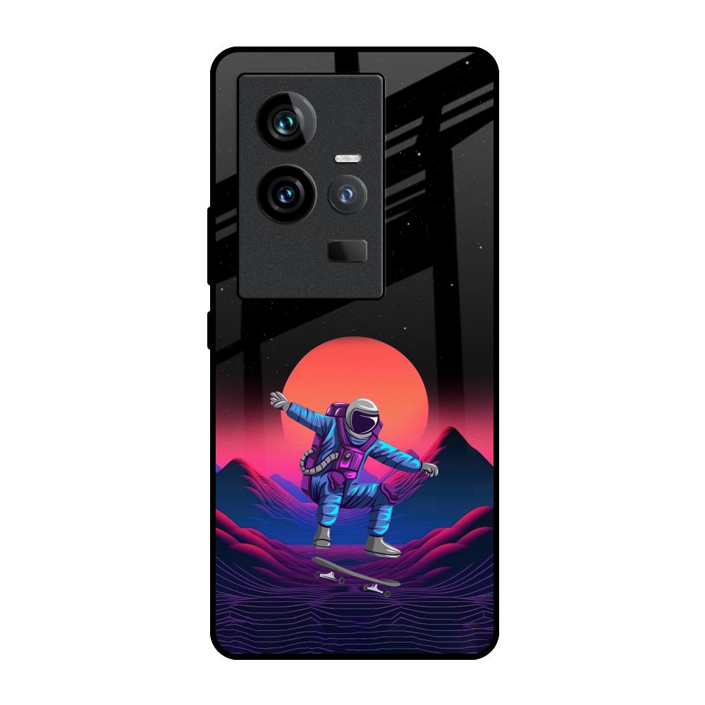 Retro Astronaut iQOO 11 Glass Back Cover Online